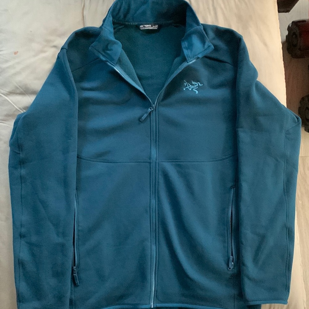 Arc’teryx. Good used condition, very minor pilling under pocket-see pic